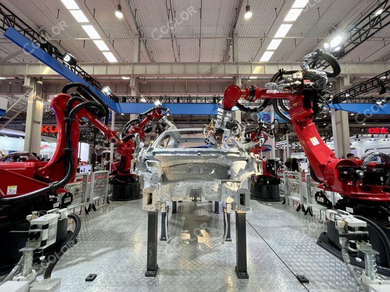 工业机器人和汽车生产线